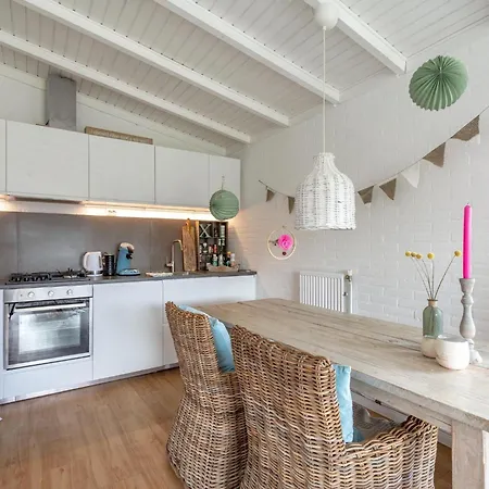 Modern Close To The Holiday home *