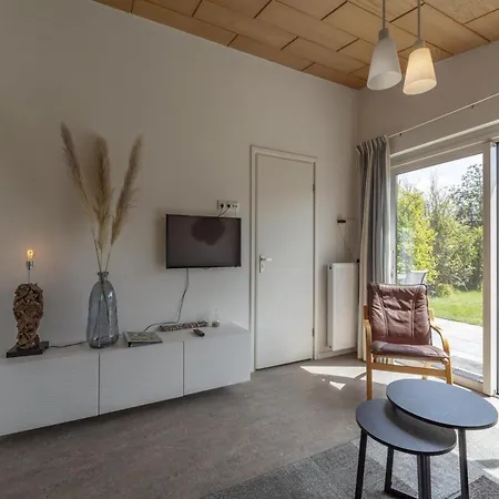 Modern Close To The Holiday home *